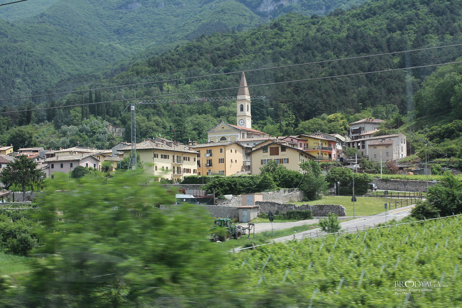 Chiesa parrocchiale dei Santi Filippo e Giacomo, Peri